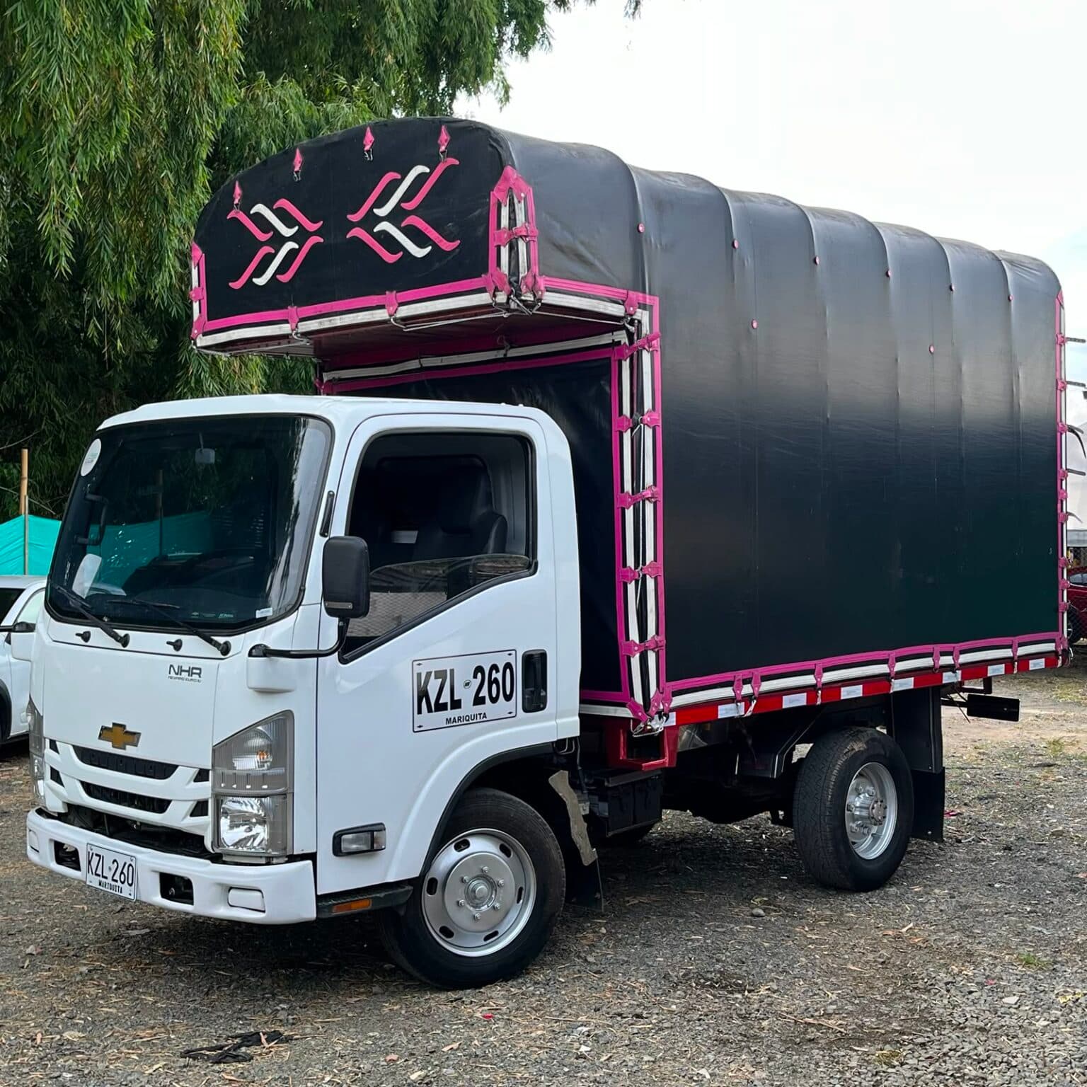 Chevrolet Nhr 700p 2023