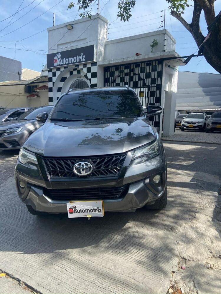 TOYOTA FORTUNER 2.7L STREET TP 2.7CC 4X2 2017