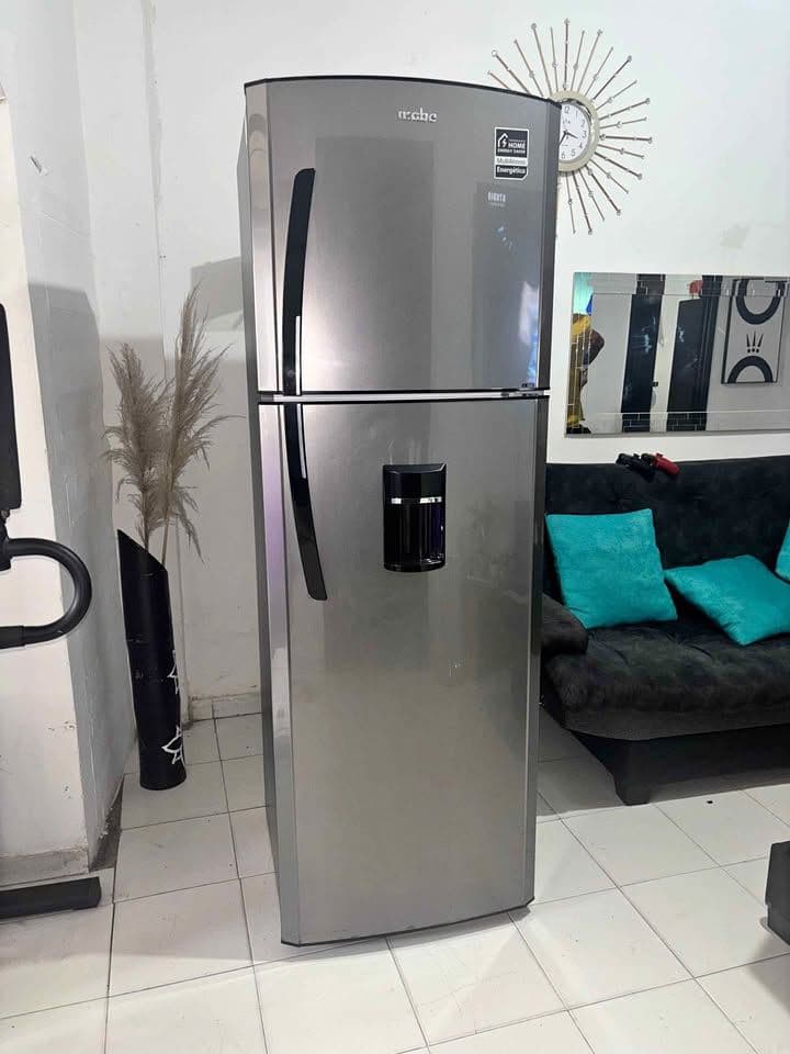Nevera Mabe 300L en excelente estado