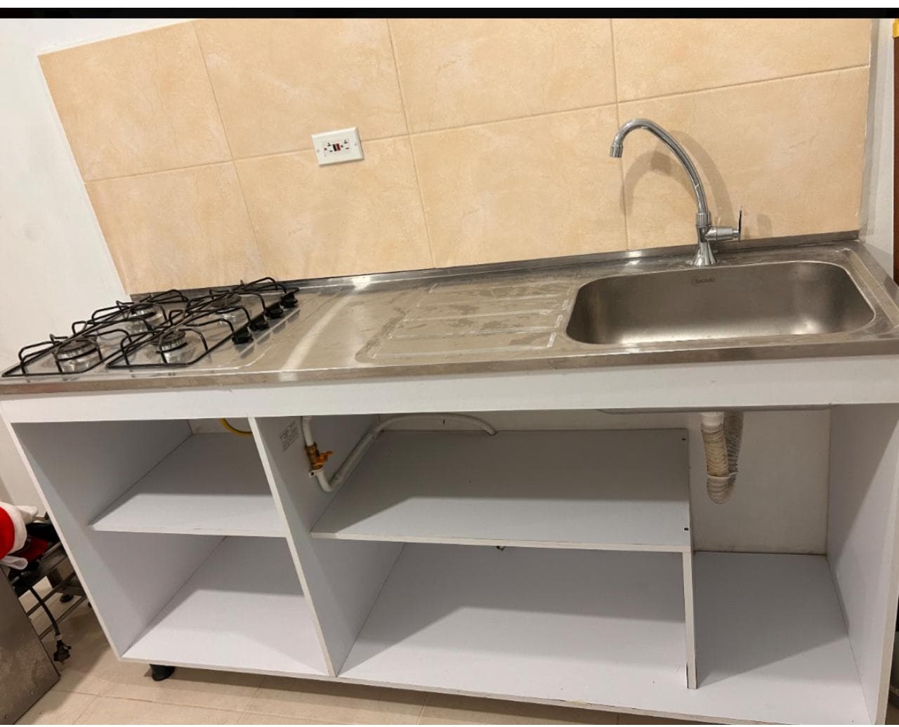 Cocina integral de 1,80 m con estufa y lavaplatos – Como nueva   Copiar